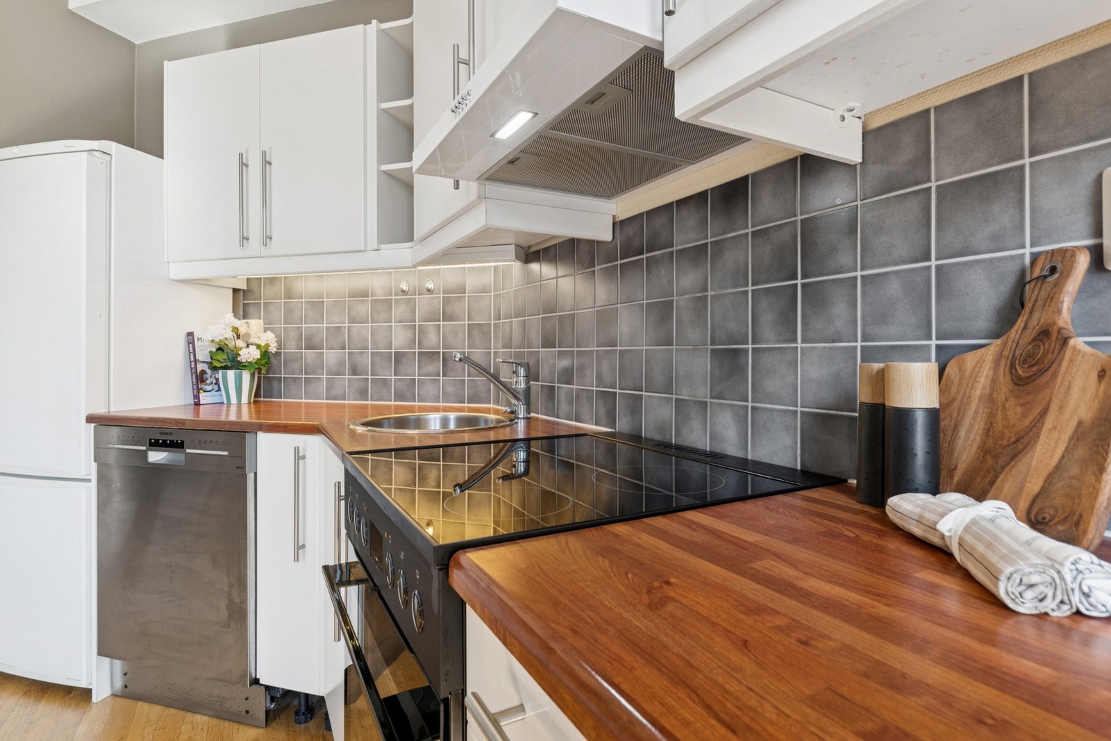 Fliser over kjøkkenbenk. Galleribilde