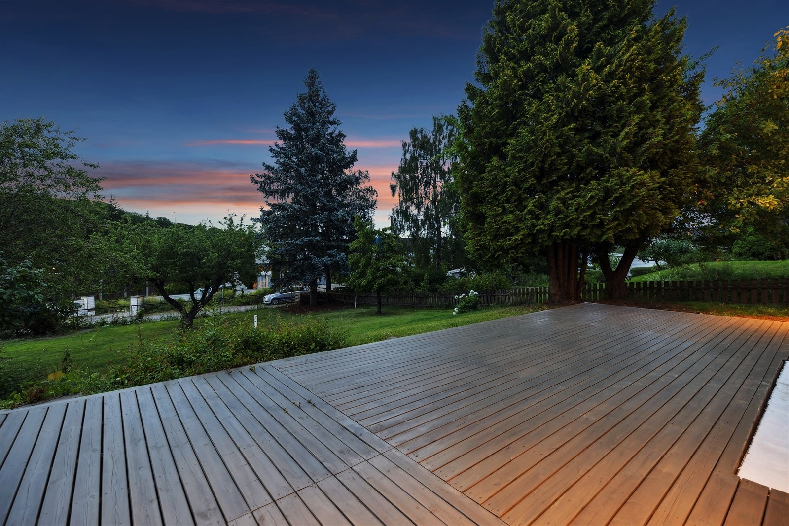 Hyggelig kveldsstemning fra terrassen. Galleribilde