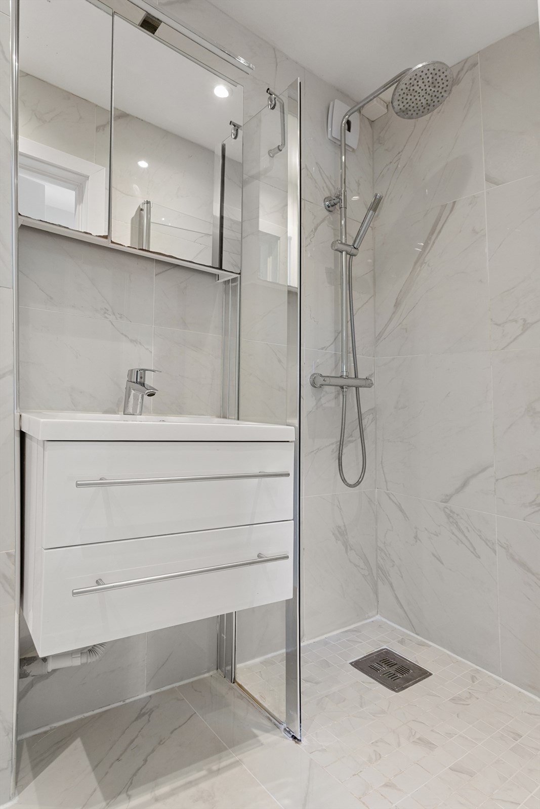 Servant og overskap med oppbevaringsplass. Galleribilde