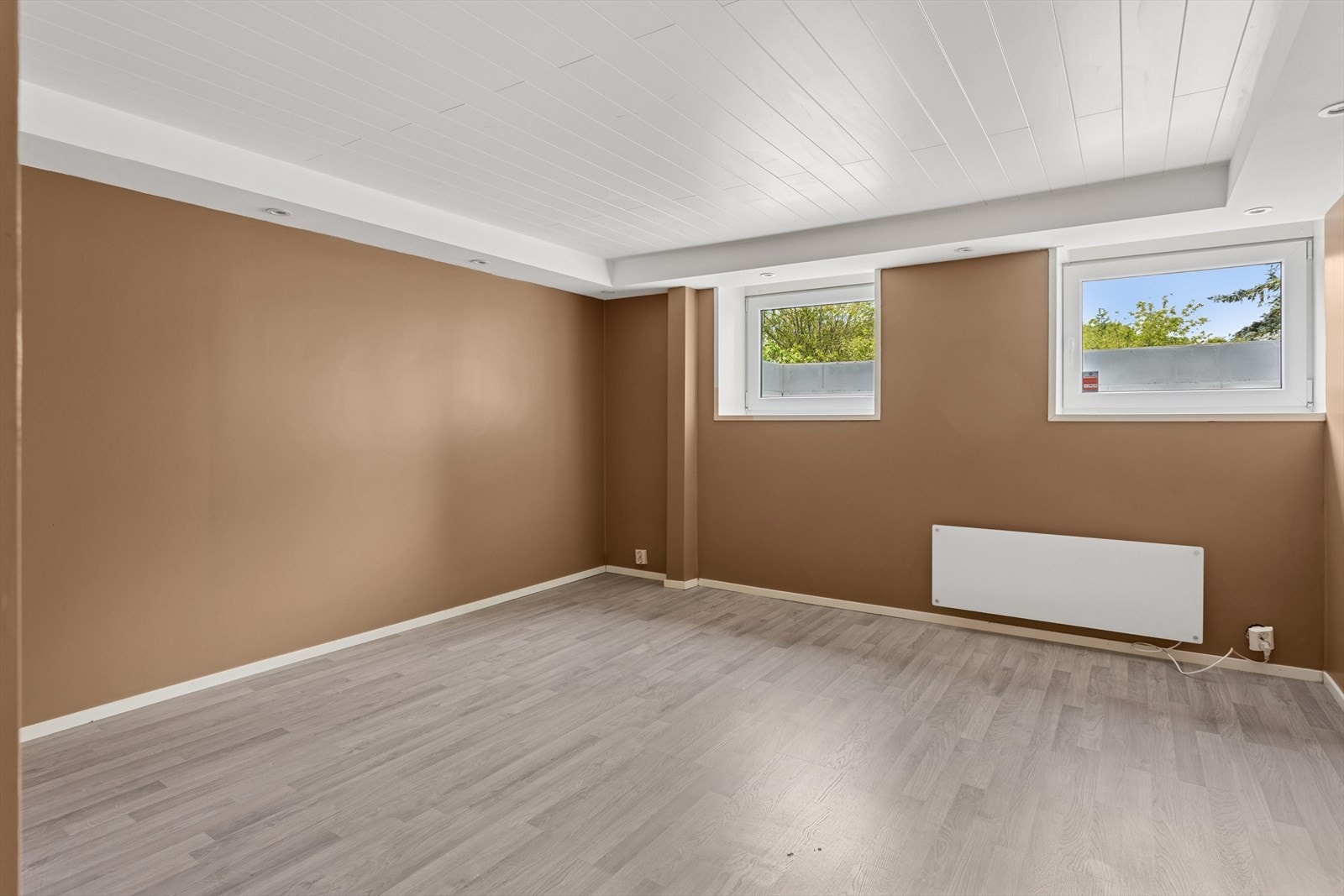 I kjelleren er det to godkjente soverom av god størrelse. Her fra soverom nr. 4 Galleribilde