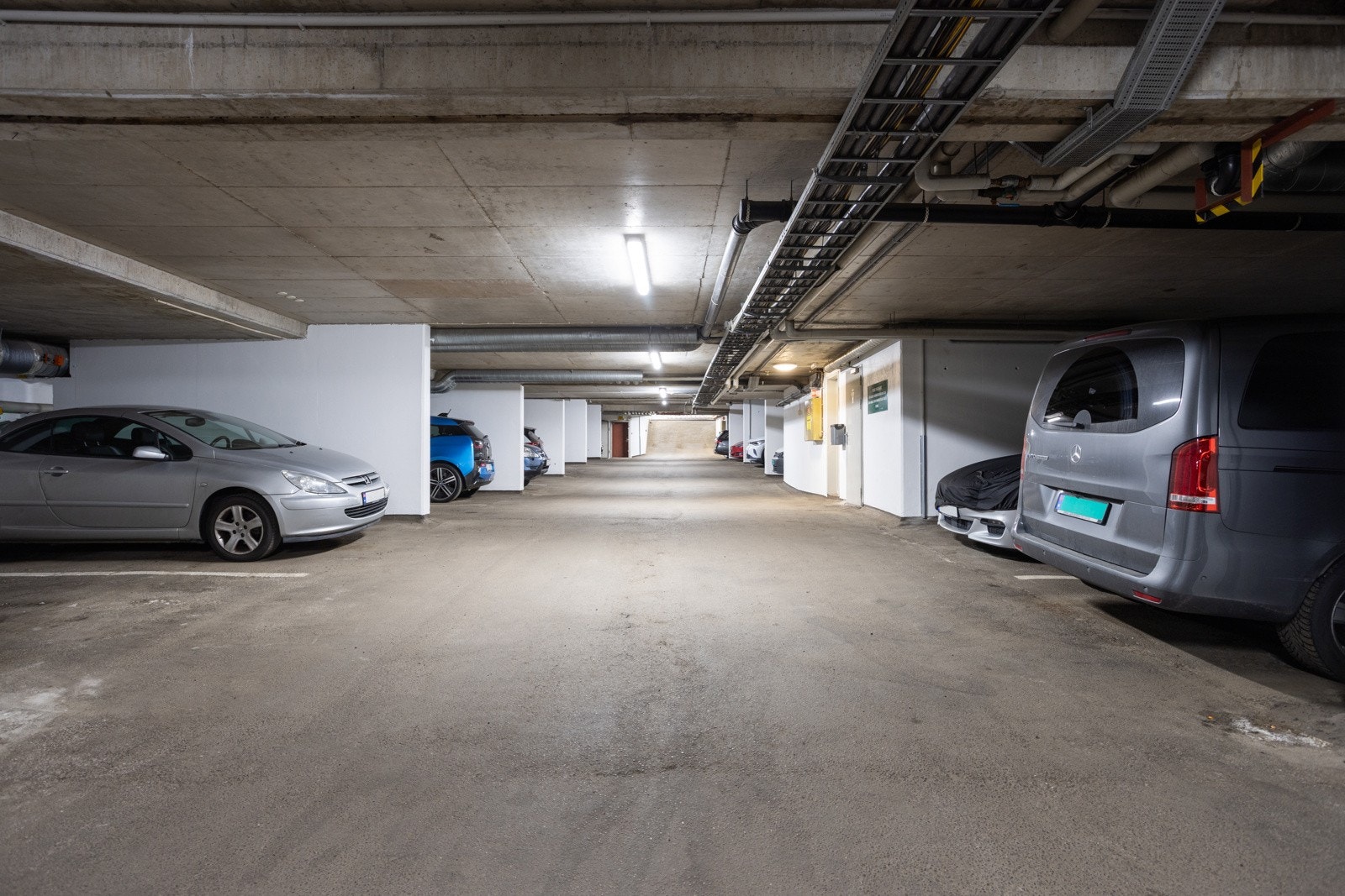 Garasjeleie mulig i garasje under bygget med heisadkomst. Galleribilde
