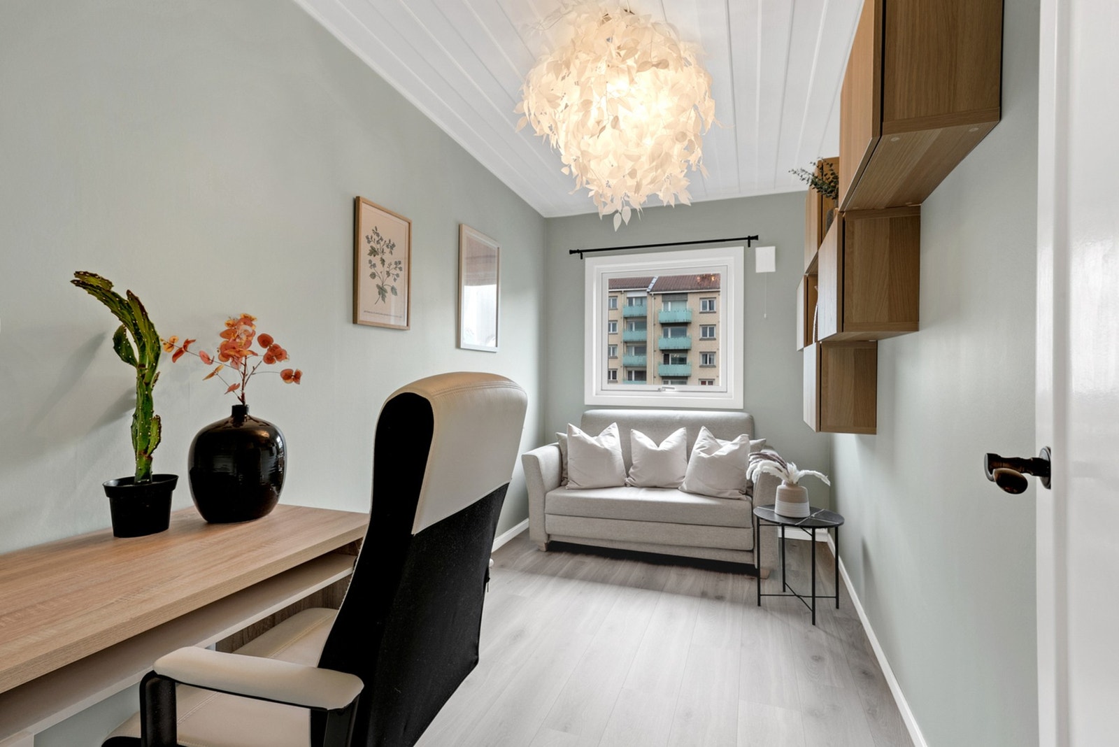 Planløsningen er perfekt for både familier, par eller deg som ønsker et ekstra rom til gjester, hjemmekontor eller hobby. Galleribilde