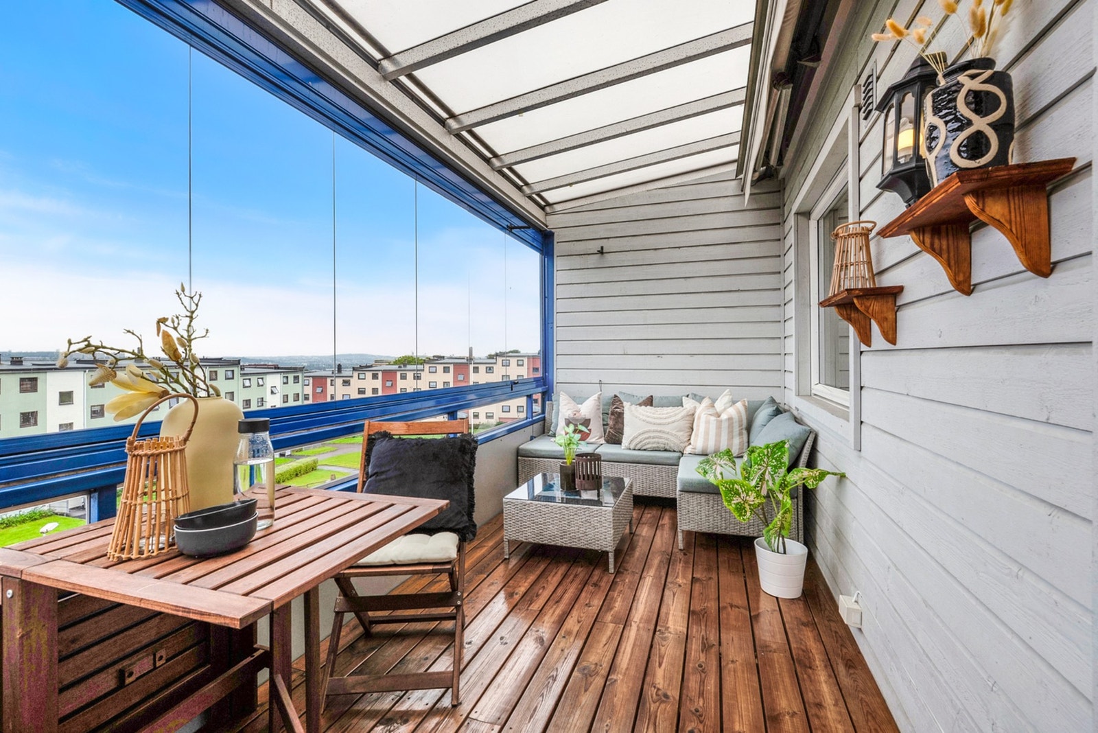 Vinduene kan skyves helt til siden, slik at du får en åpen løsning og kan nyte den friske luften. Galleribilde