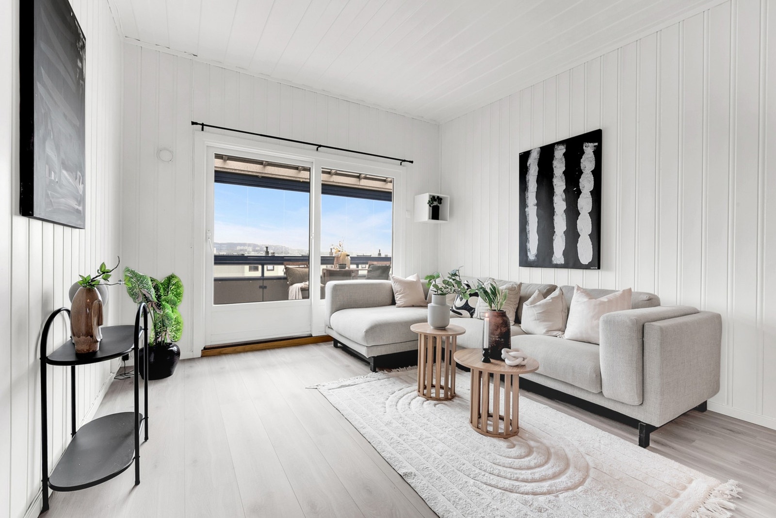 Boligen er gjennomgående og lys med god planløsning og attraktiv beliggenhet. Galleribilde