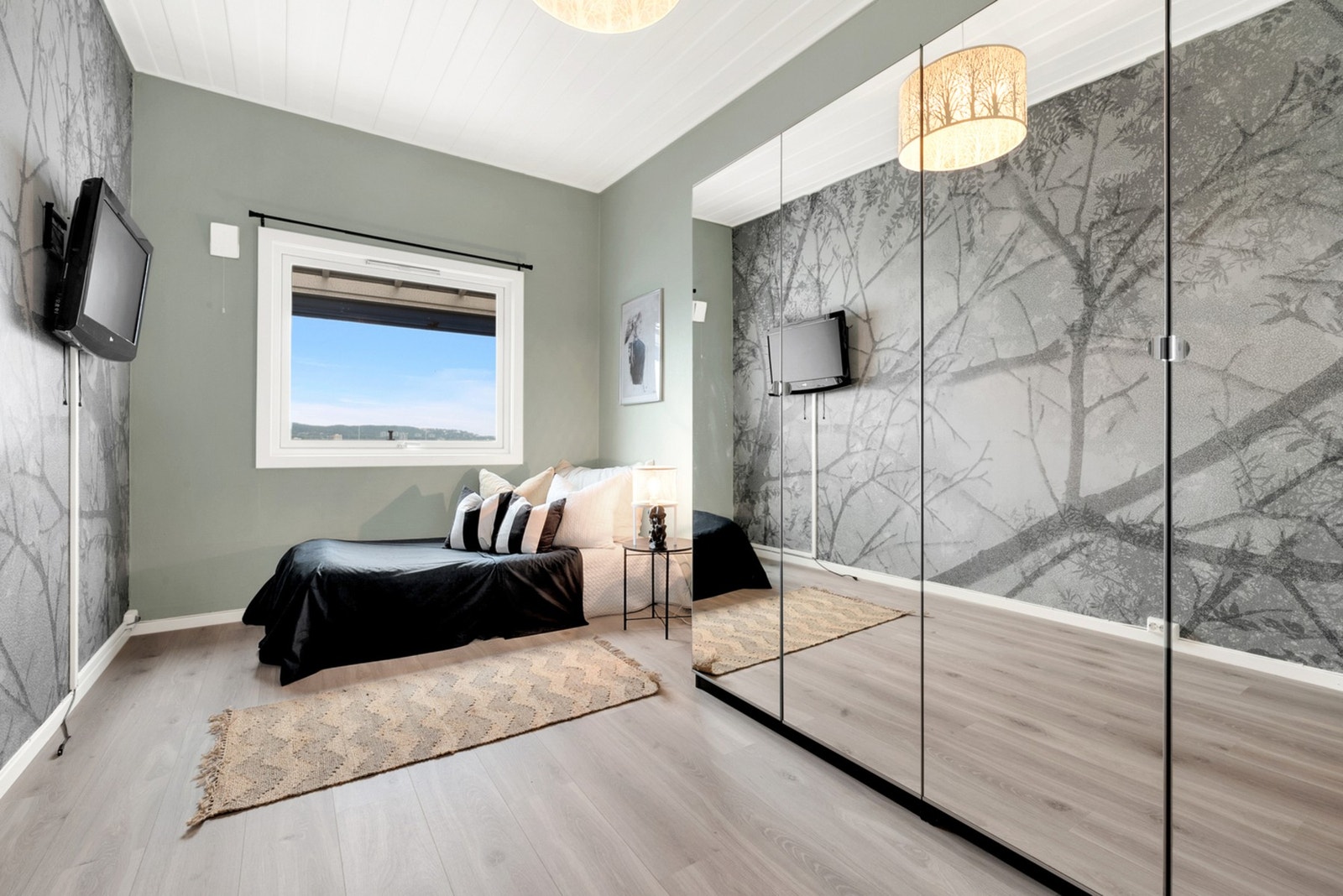 Boligen byr på to lyse og romslige soverom. Galleribilde