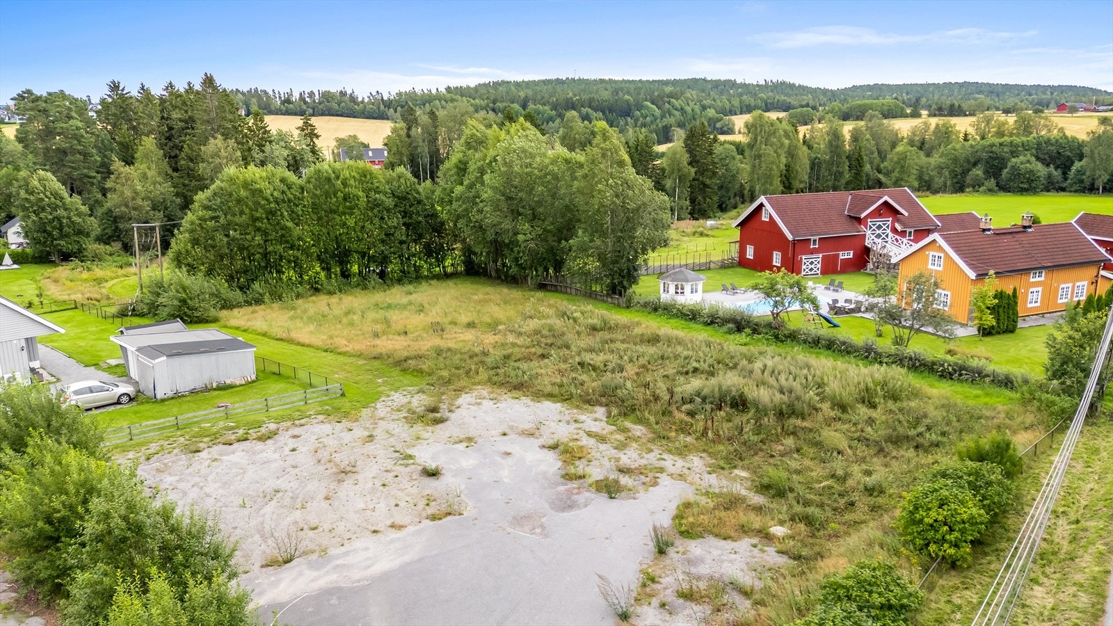 Tomten har en fin og barnevennlig beliggenhet i et godt etablert boligområde på Momoen, Løken Galleribilde