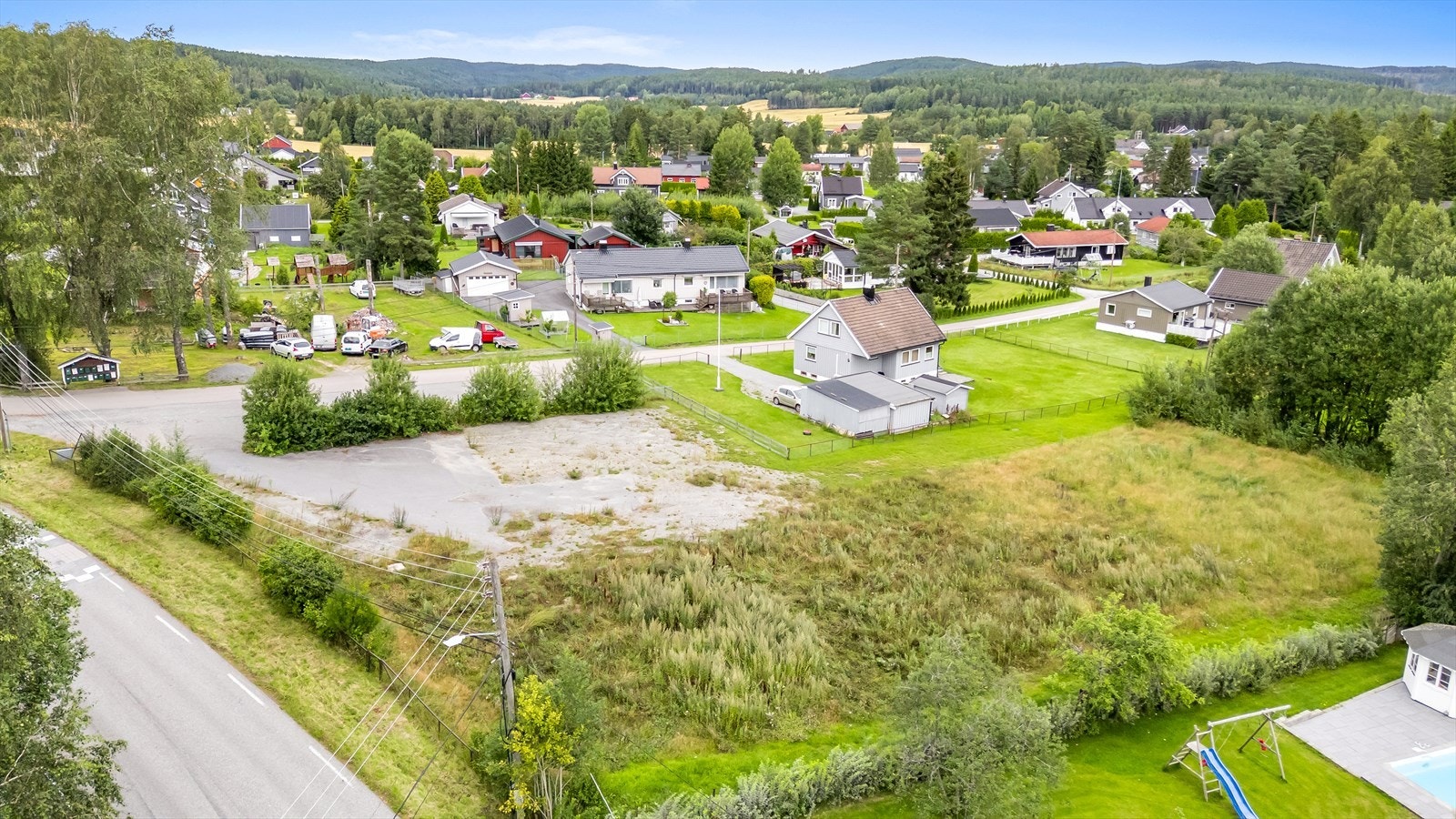 Tomten ligger i et uregulert område, men er avsatt til boligformål i kommuneplanen Galleribilde