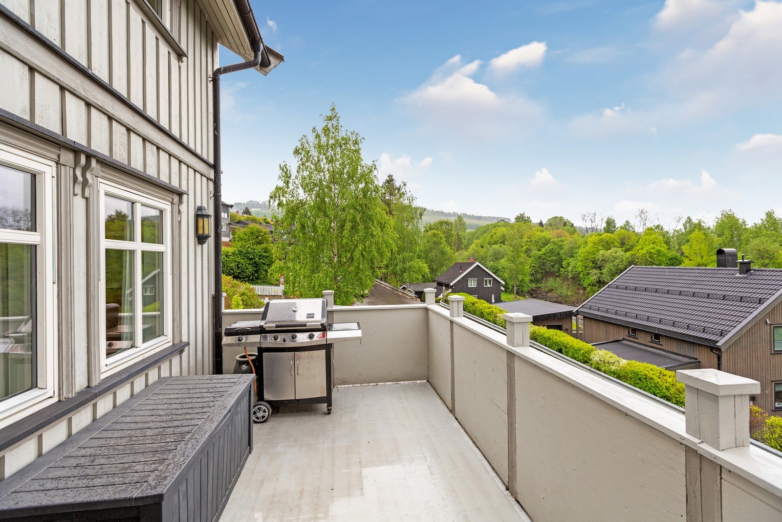 Terrasse med utsyn til nabolaget. Galleribilde