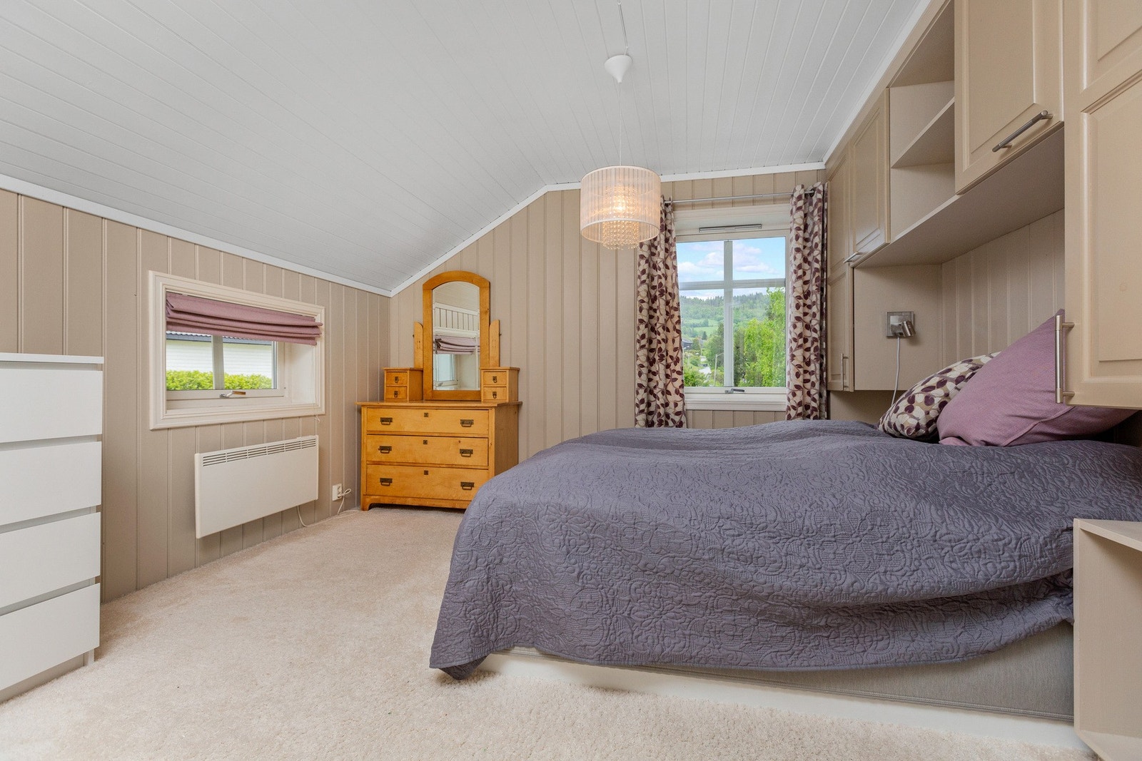 Hovedsoverom i eneboligen. Stort og godt rom. Galleribilde