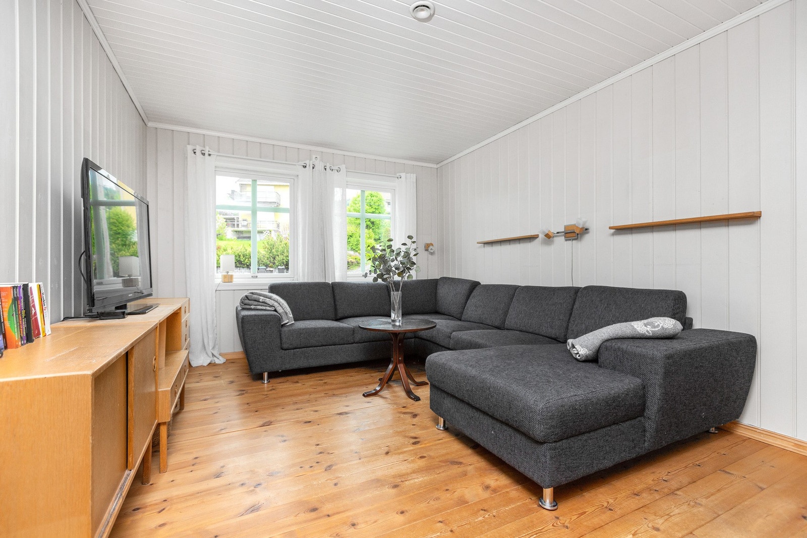 God loftsstue med fine møbleringsmuligheter. Galleribilde