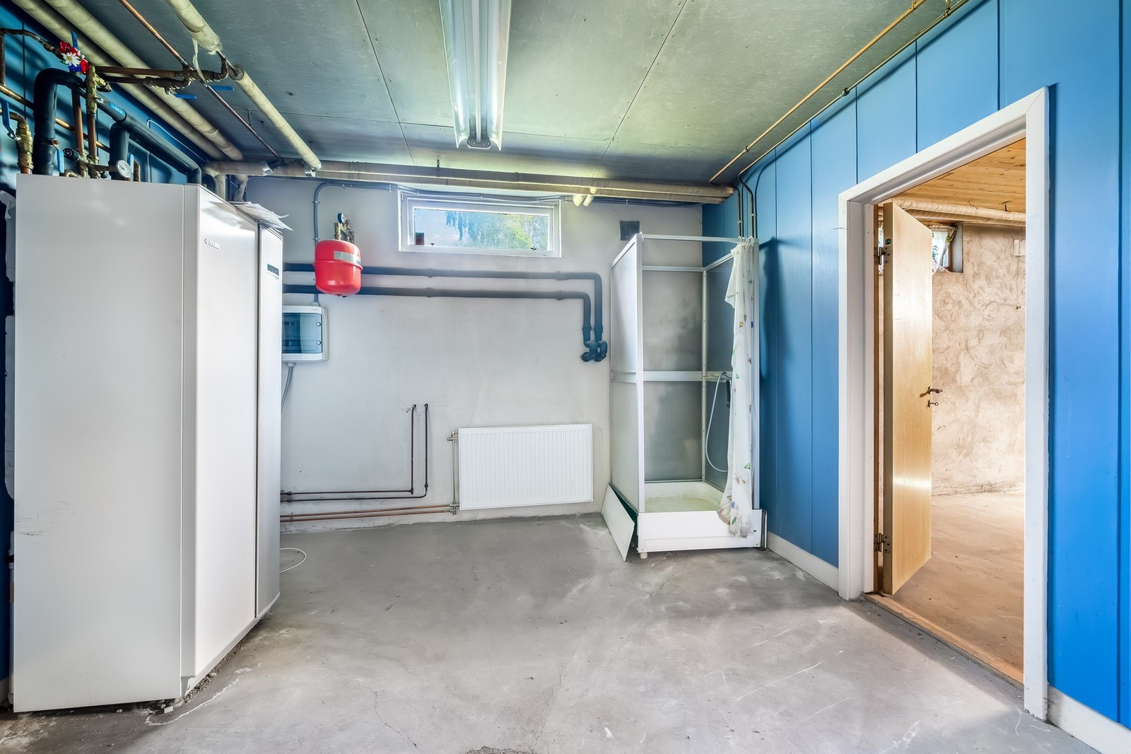 Teknisk rom - videre til høyre finner vi to store bodrom Galleribilde
