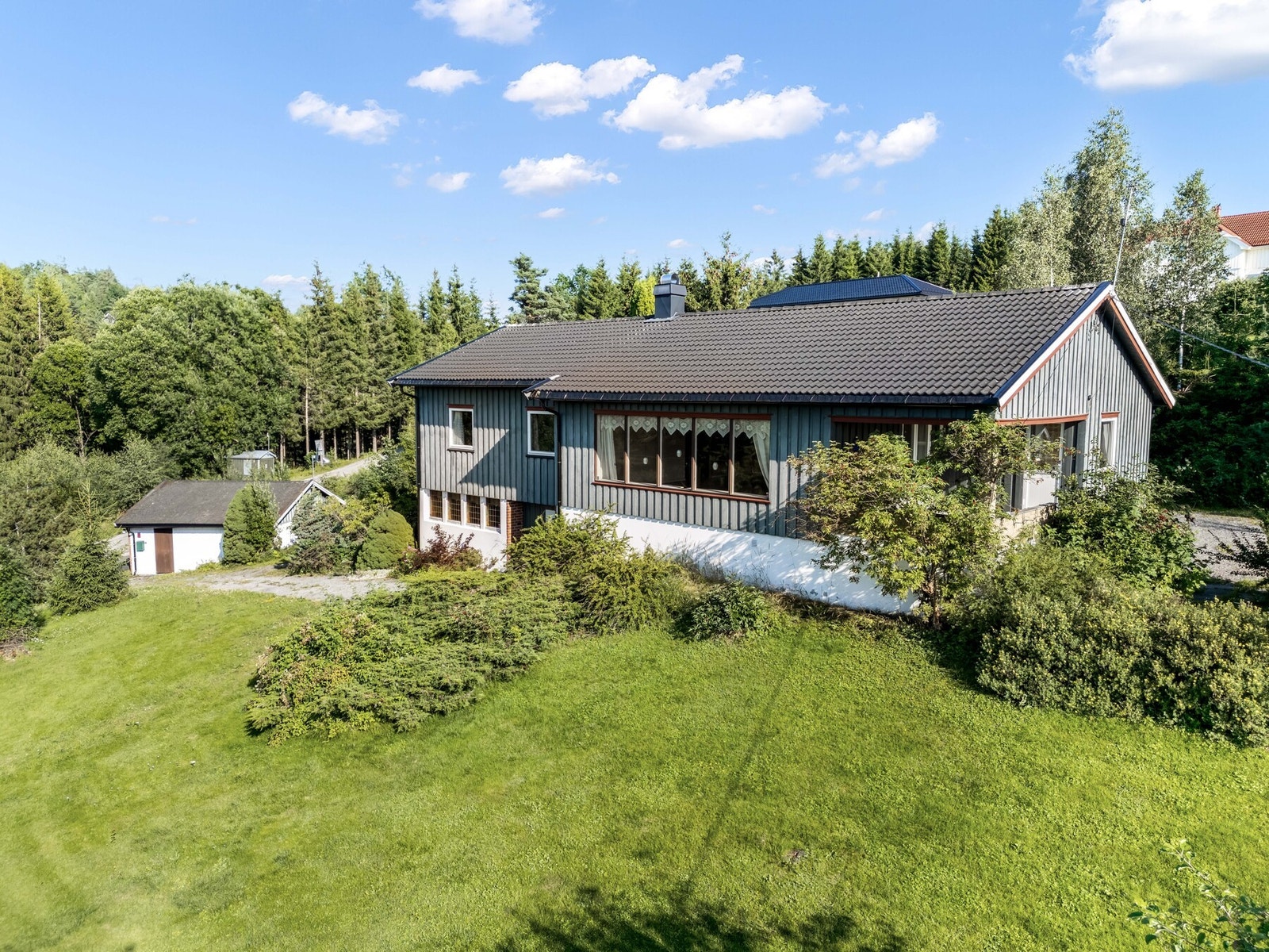 Frida Henriksveen v/Lokalmegleren & Partners har gleden av å presentere Bergvinvegen 48! Galleribilde