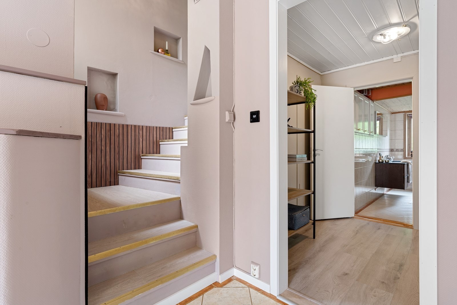 - Vi beveger oss opp i boligens 2. etasje - Galleribilde