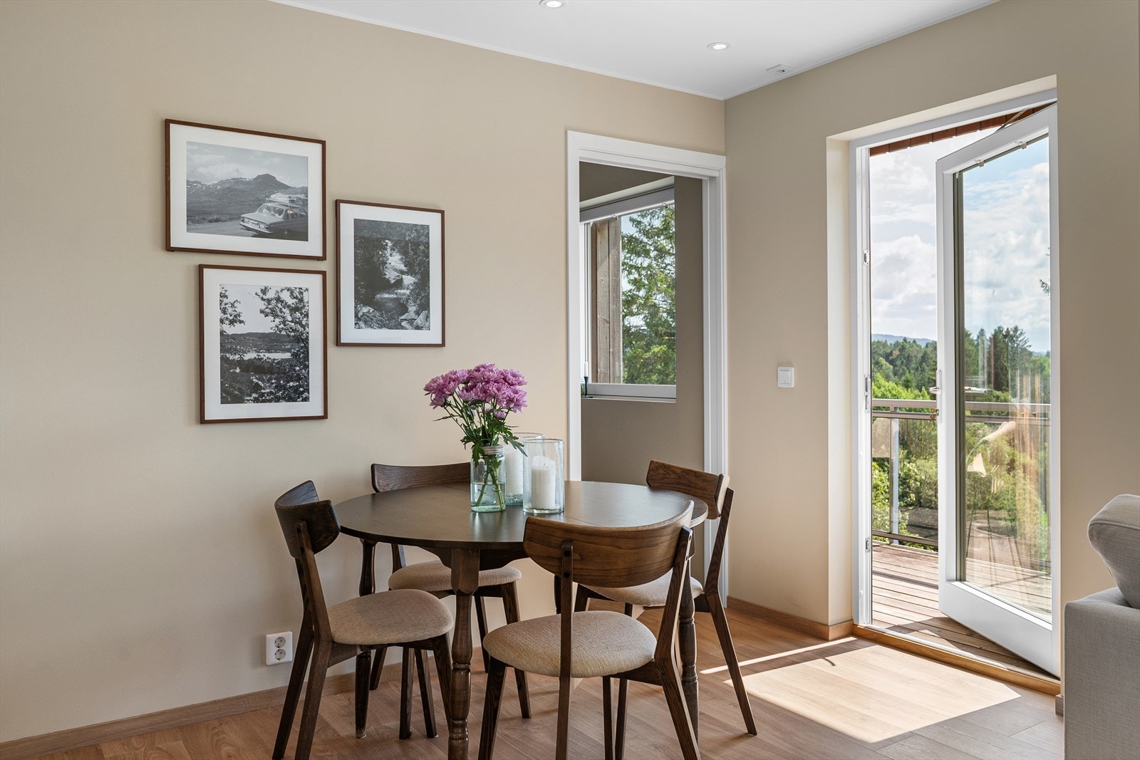 Roen senker seg fort med frodig utsikt i ellers stille omgivelser - her er trivselsfaktoren stor! Galleribilde