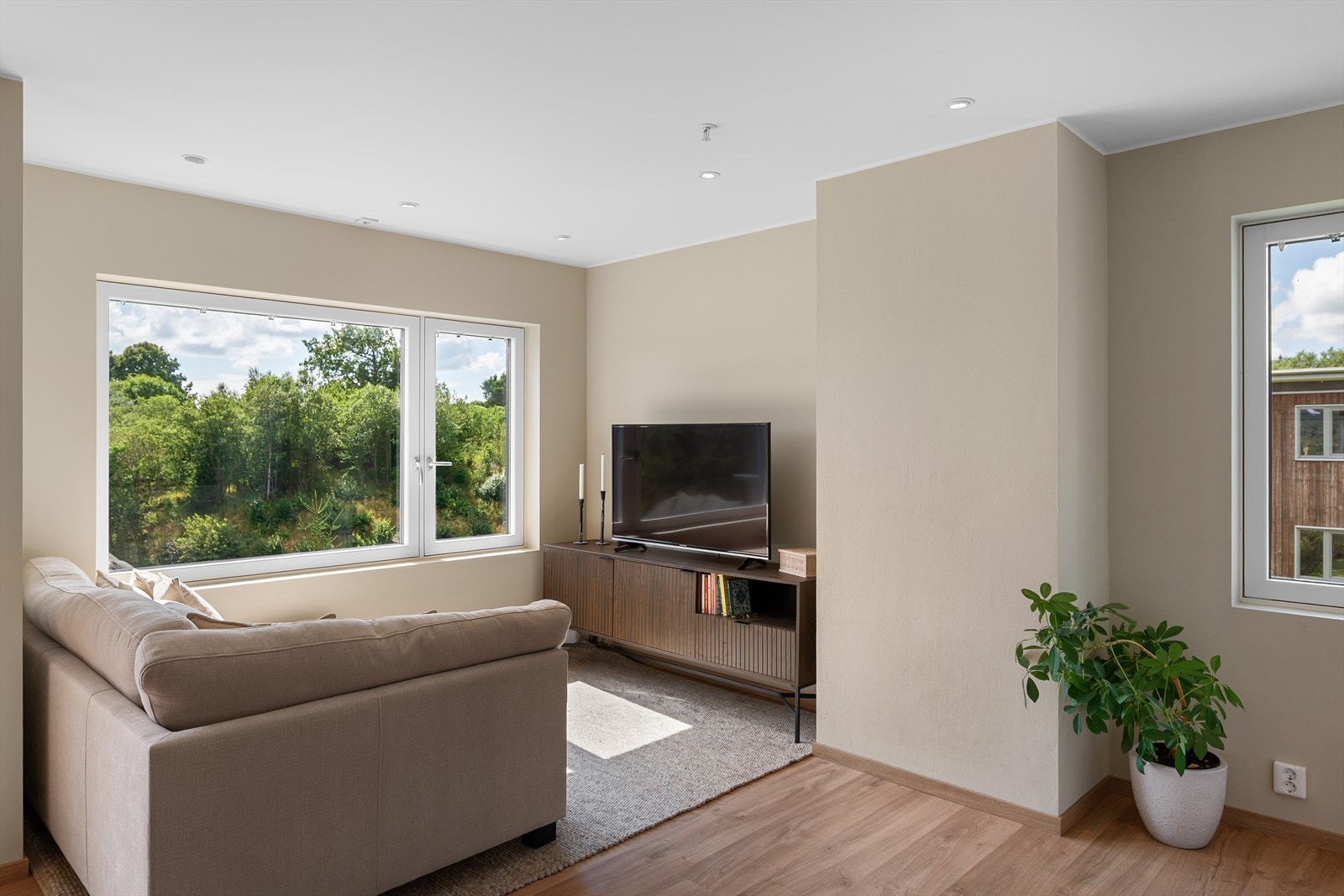 Beliggende i byggets toppetasje har man særs lite innsyn Galleribilde