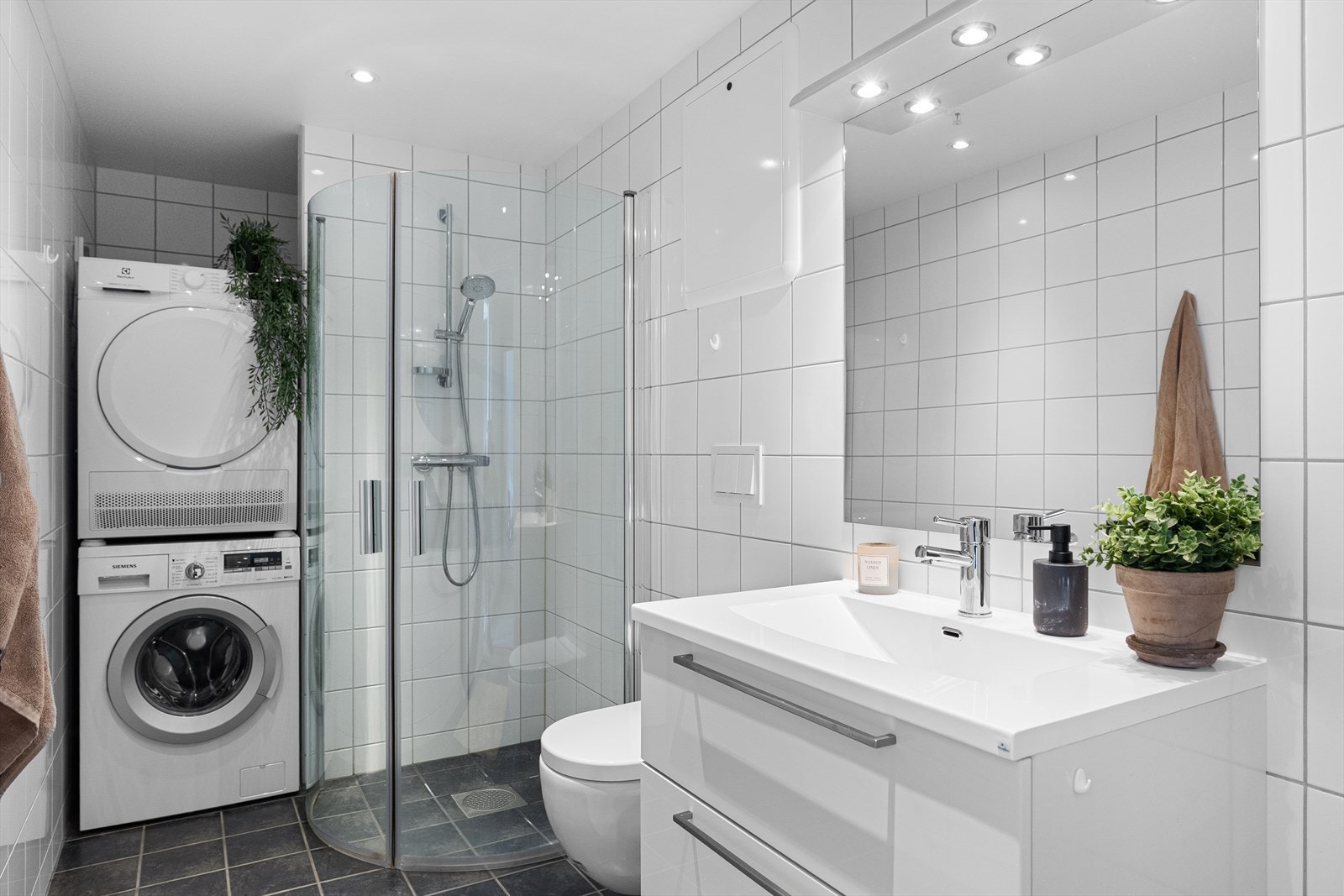 Helfliset bad fra 2012 med varmekabler. Galleribilde