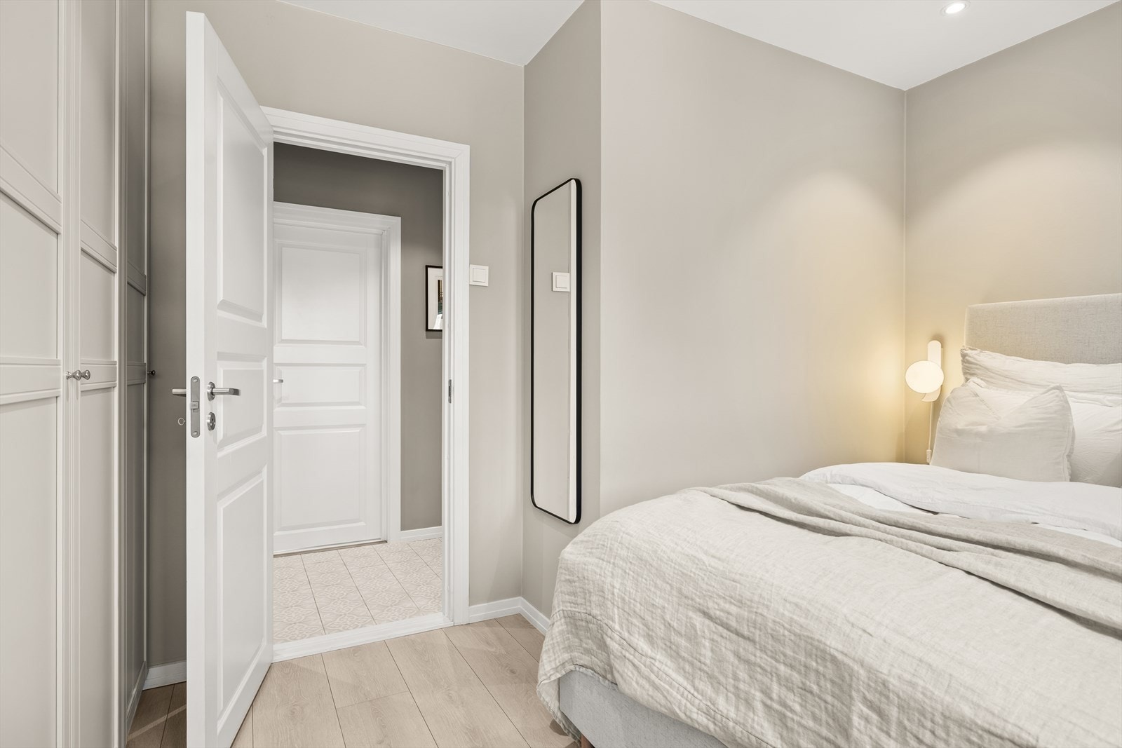 Rommet er malt i delikat farge som gir en god atmosfære Galleribilde