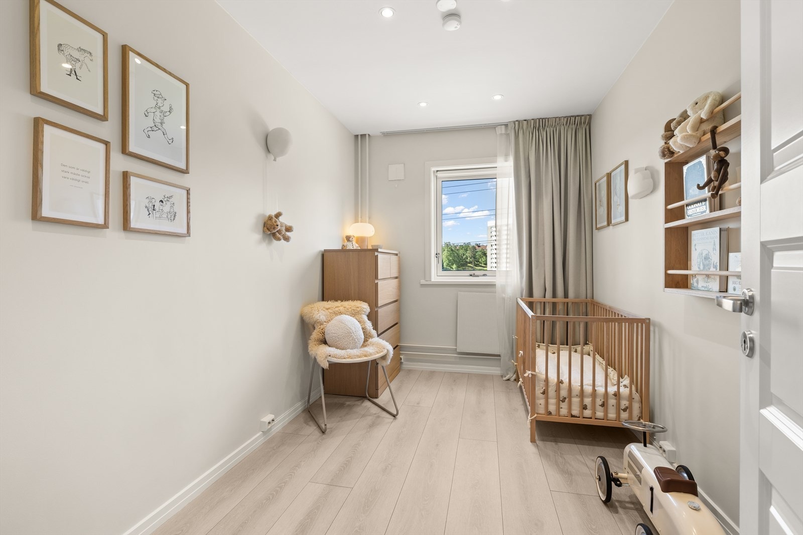 Rommet passer ypperlig som barnerom, gjesterom eller kontor Galleribilde