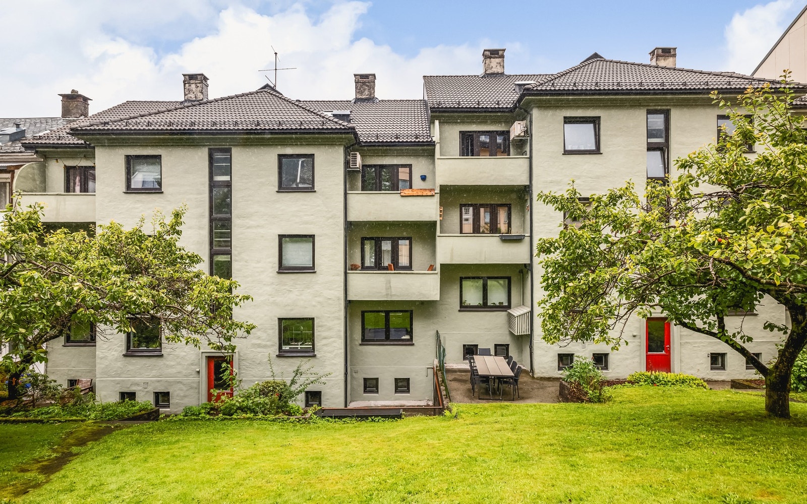 Innbydende 3-roms leilighet med balkong og sentrumsnær beliggenhet Galleribilde