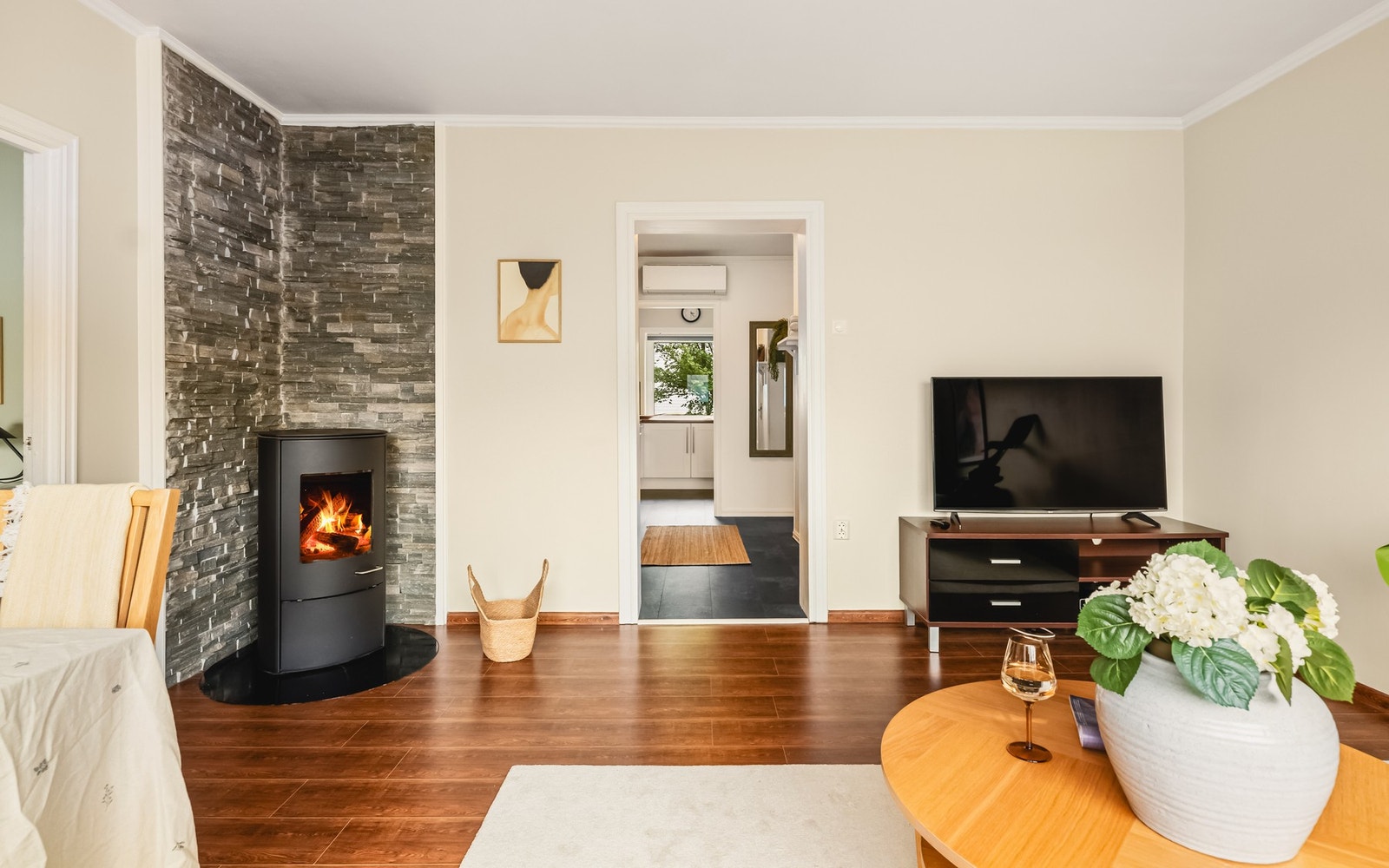 Fargevalgene er tidløse og det er laminat på gulv Galleribilde