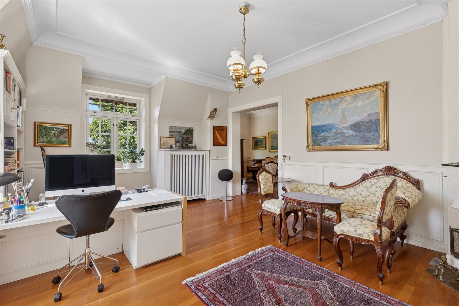 Den andre stuen kan enkelt innredes som kontor, TV-stue eller etter behov, perfekt for deg som ønsker flere bruksområder. Galleribilde