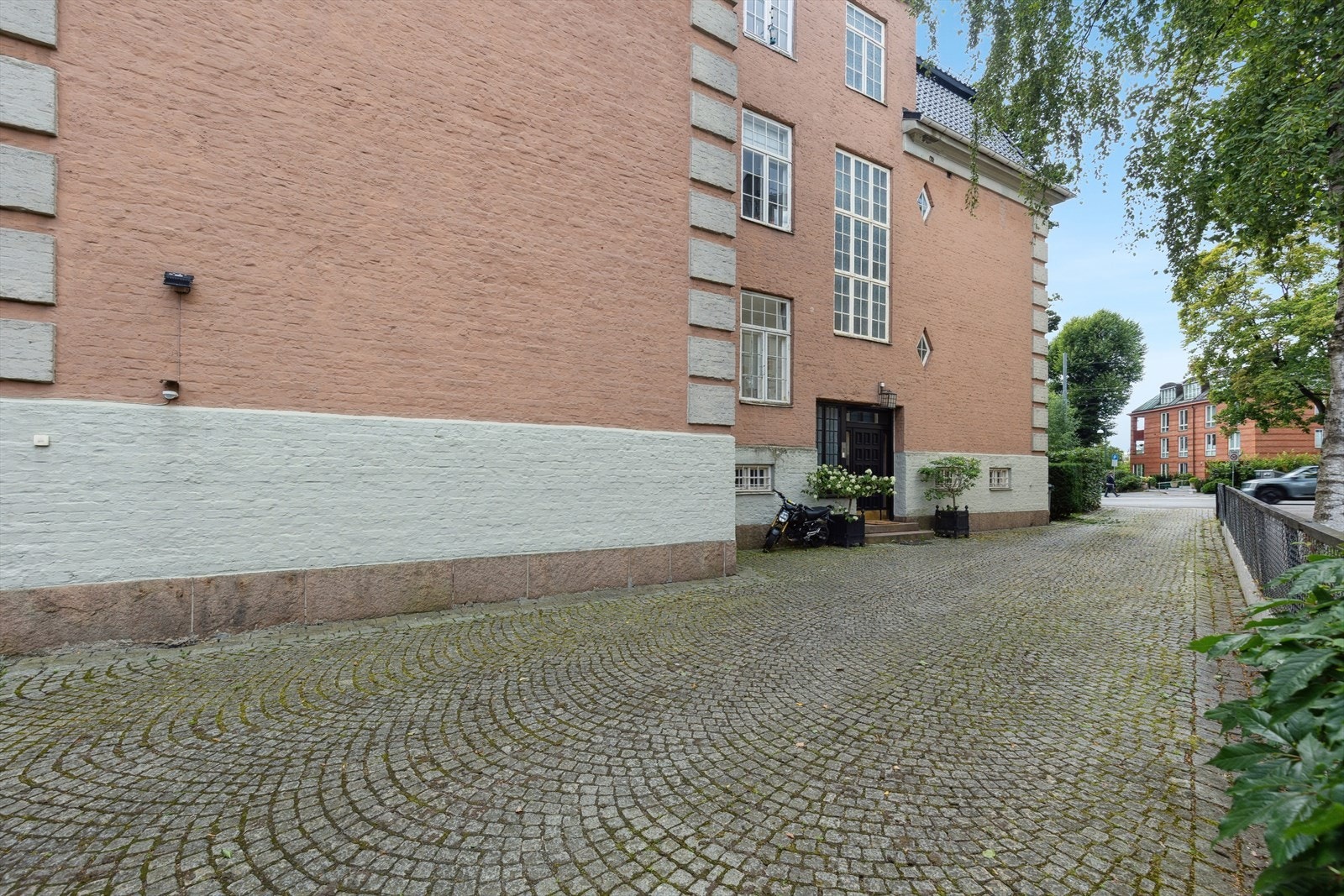 Seksjonen disponerer 1 fast parkeringsplass til bil. Galleribilde