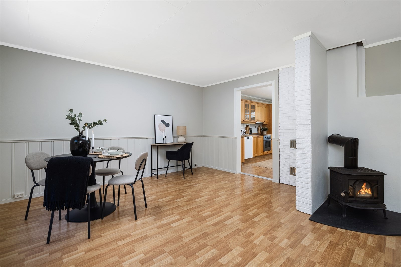 Adkomst til kjøkken fra stue. Galleribilde
