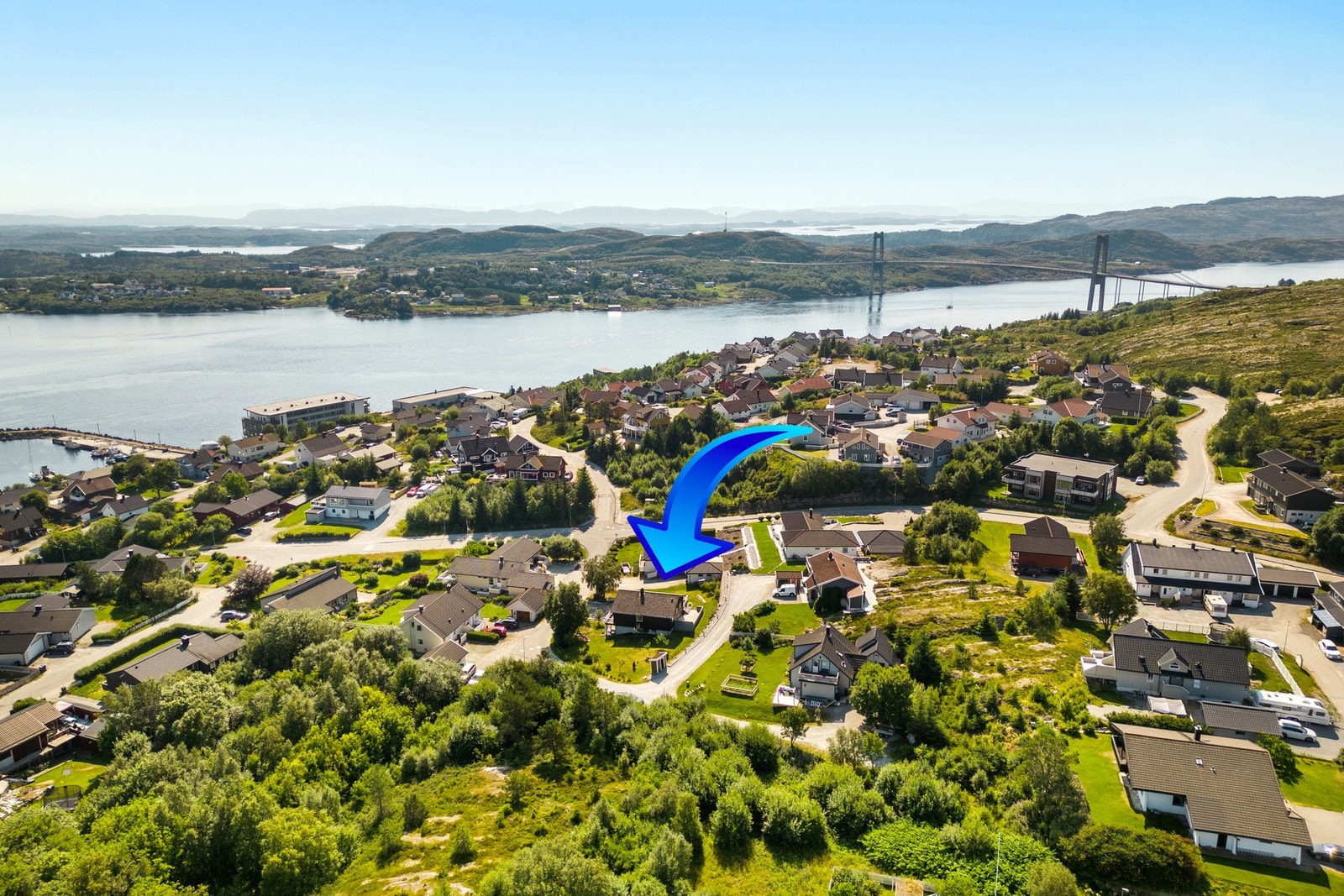 Boligen ligger i et etablert nabolag. Galleribilde