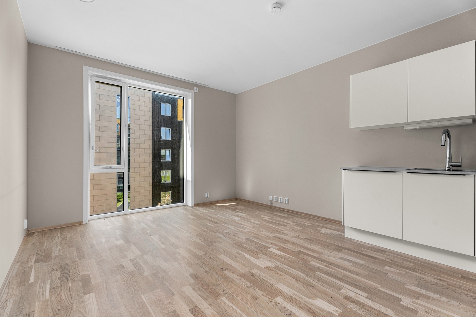 God plass til sofagruppe og eventuelt spisegruppe om ønskelig. Galleribilde