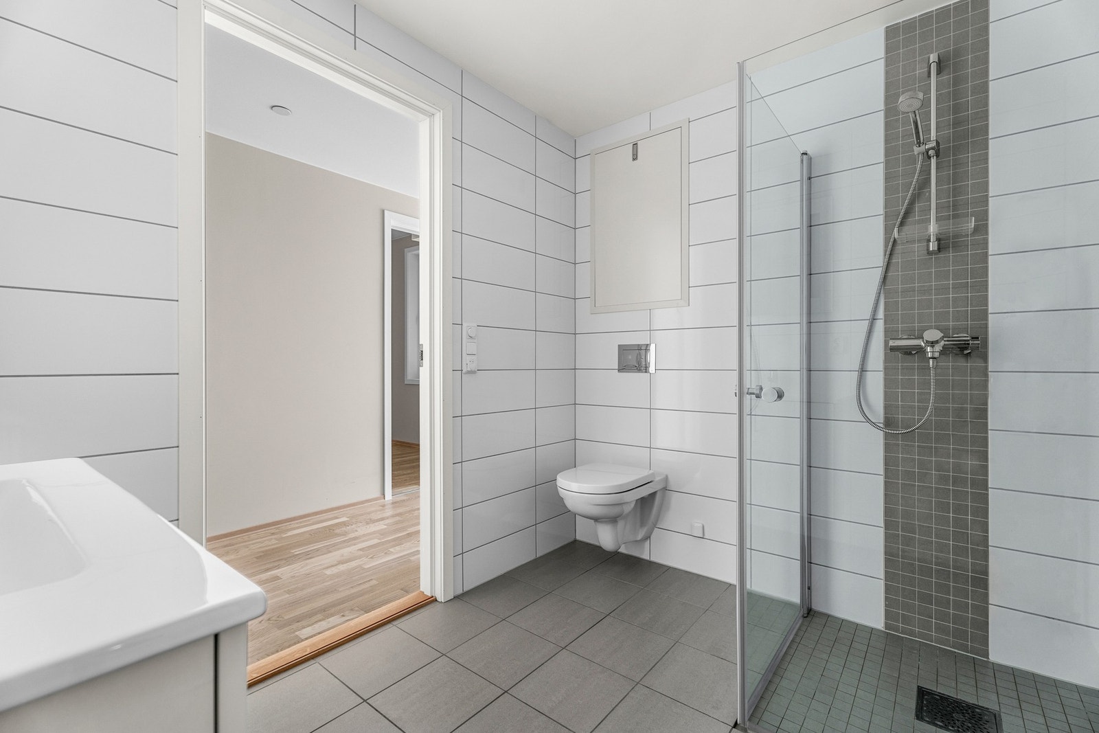 Moderne og flislagt bad på ca. 5 kvm Galleribilde