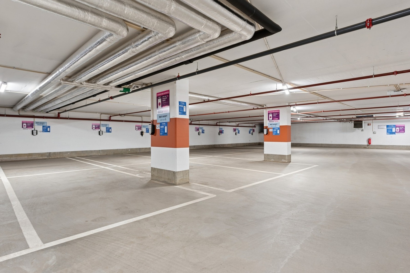 Gjesteparkering i felles garasjeanlegg mot avgift. Galleribilde