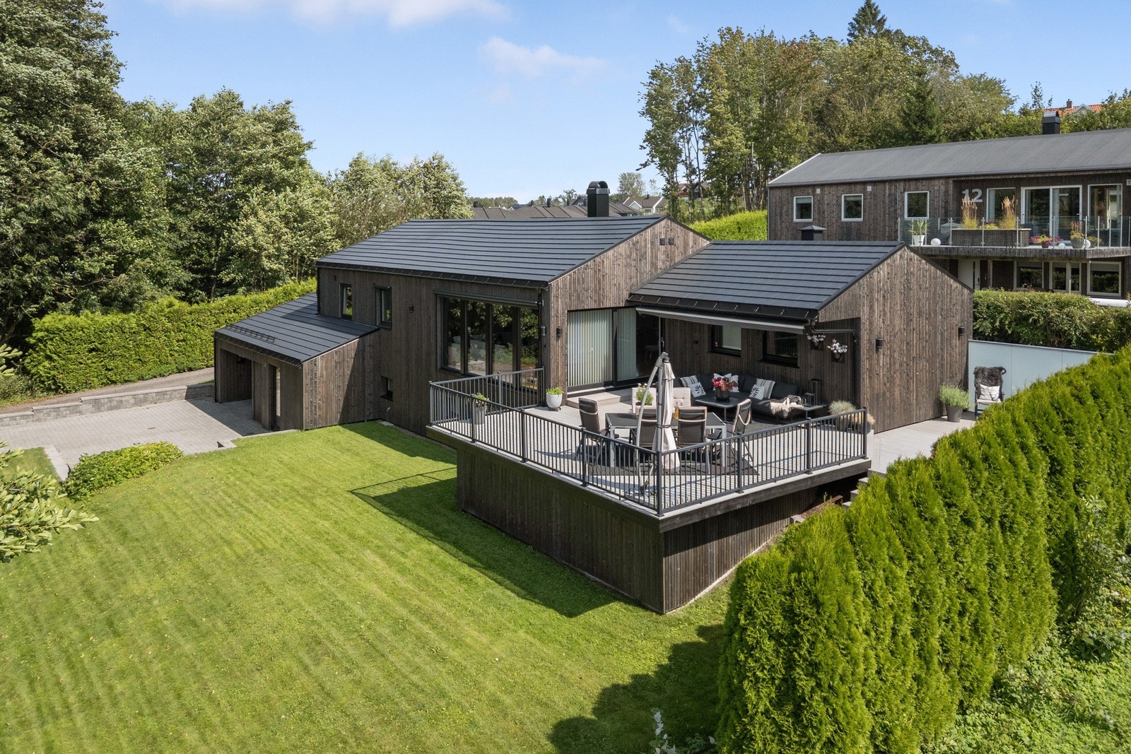 Yttertak og yttervegger ble fornyet i 2022, og vinduene er skiftet i perioden 2004-2022. Galleribilde