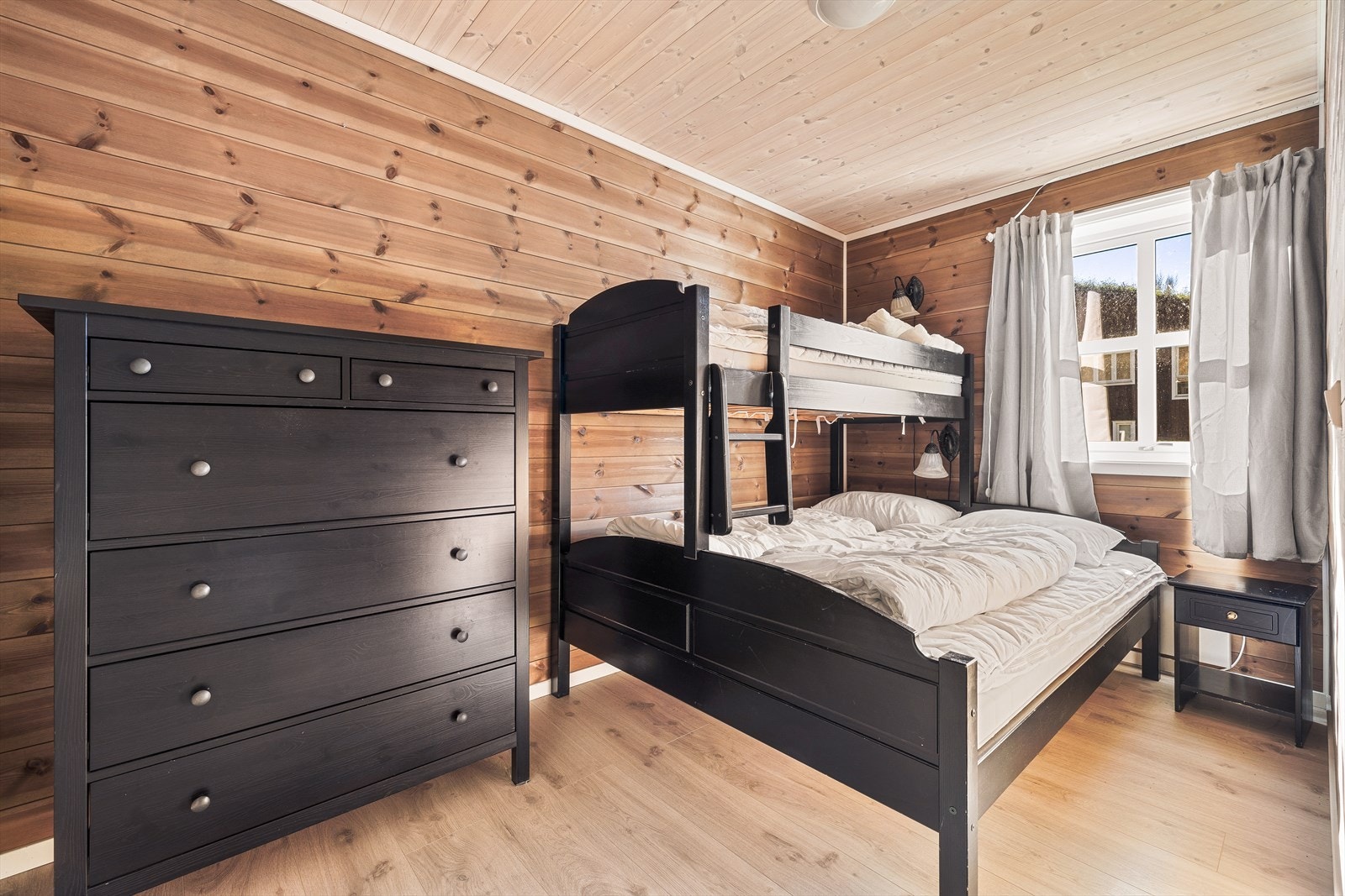 Det tredje soverommet har tilkomst direkte fra stue Galleribilde