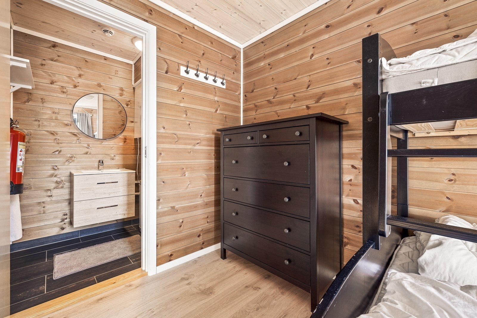 Fra soverom 3 er det inngang til bod/wc-rom Galleribilde