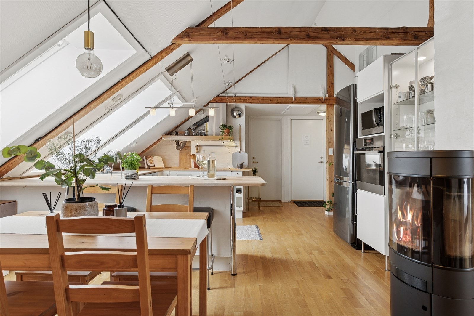 Stilig loftsleilighet i klassisk murgård beliggende på Møllenberg. Galleribilde