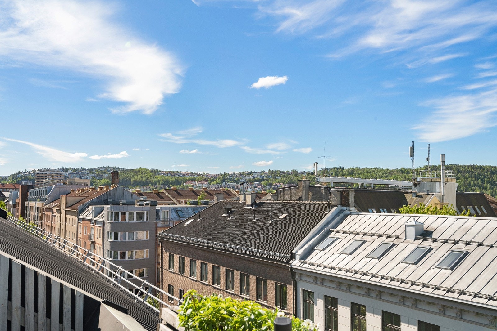 Utsikt fra takterrasse mot Ekeberg Galleribilde