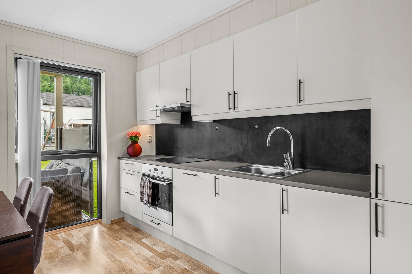 God benkplass for matlaging. Galleribilde