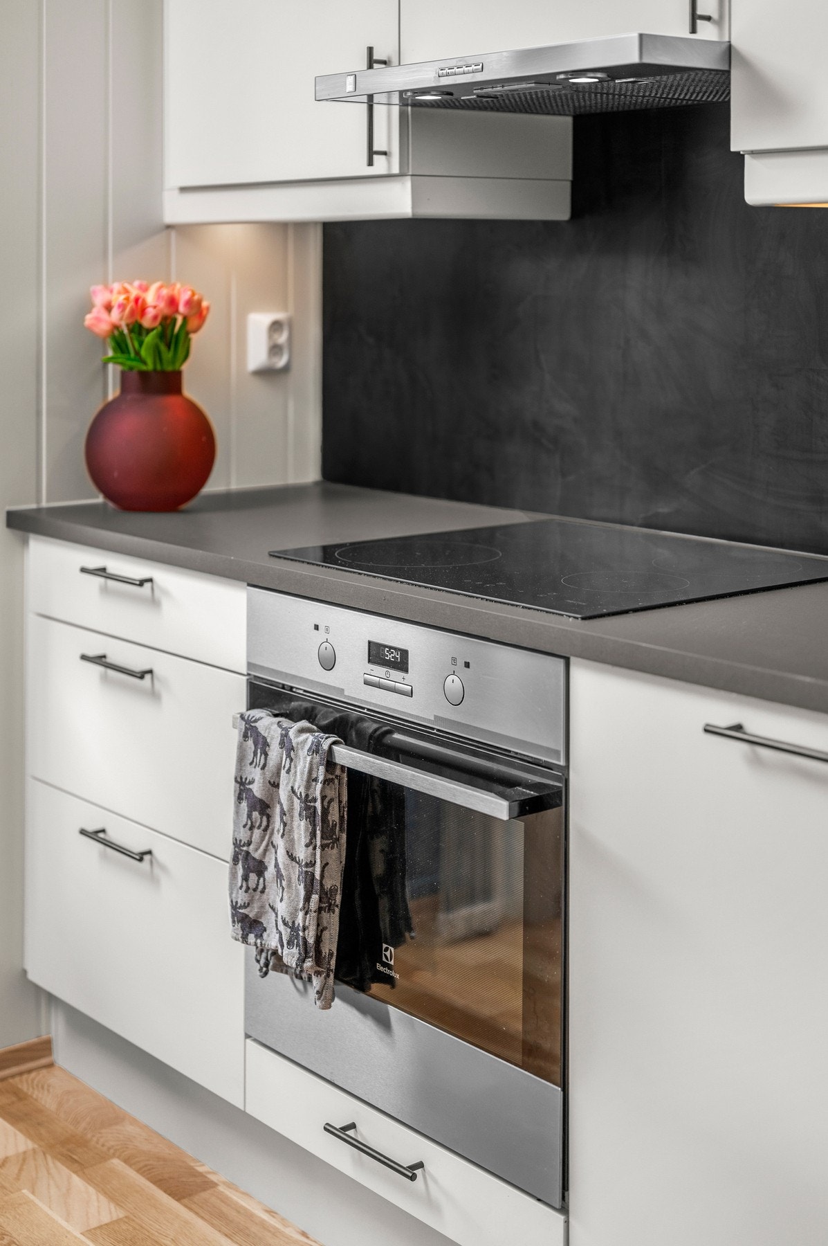 Kjøkkenet har hvitevarer fra Electrolux og mottatt TG 1 fra takstmann. Galleribilde