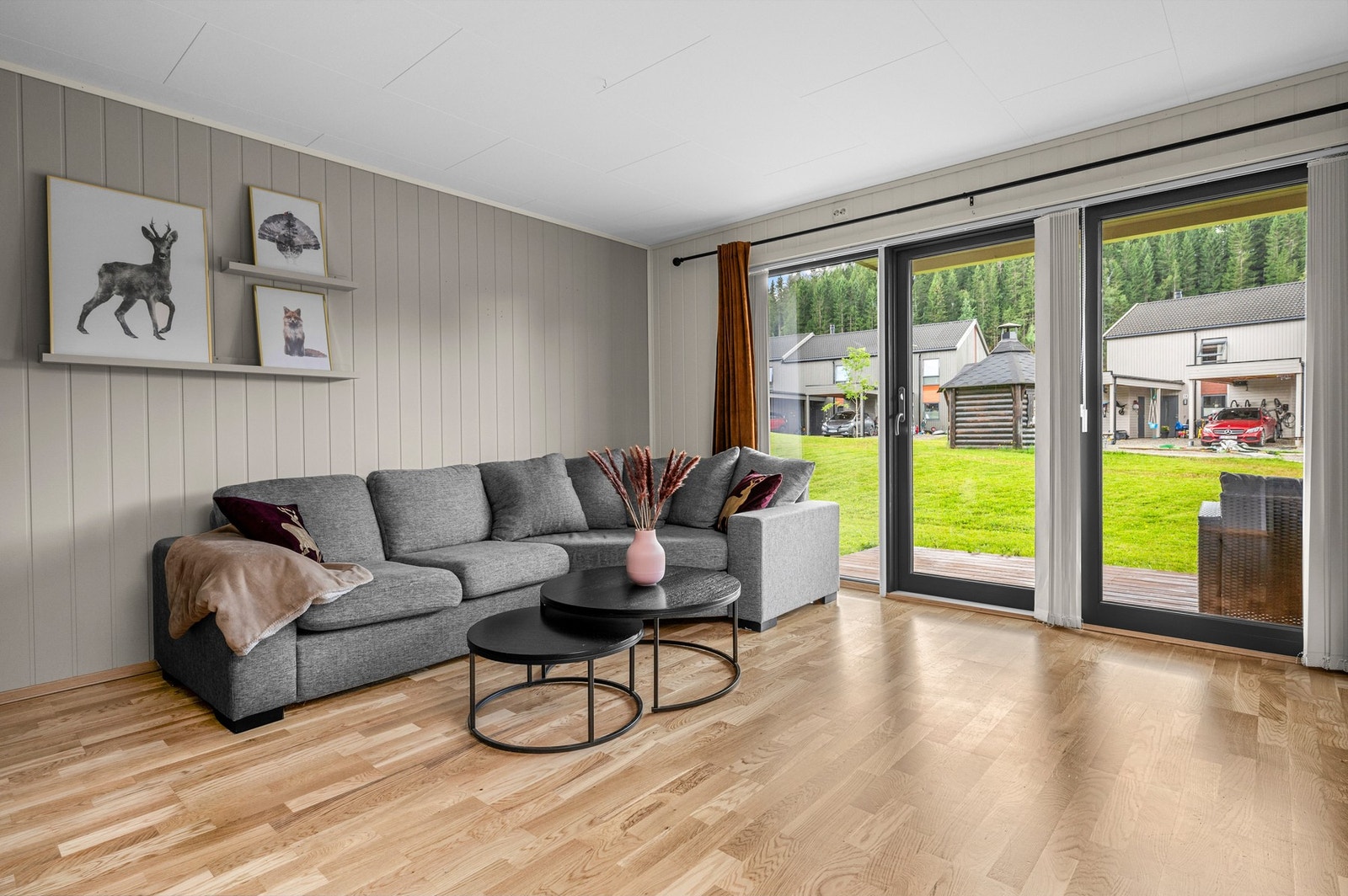 Fra stua har du utgang til markterrasse Galleribilde