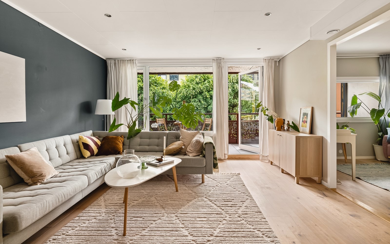 Leiligheten er en opprinnelig bygget 4-roms, med stor stue, tre gode soverom, adskilt kjøkken, helfliset bad og vaskerom. Galleribilde