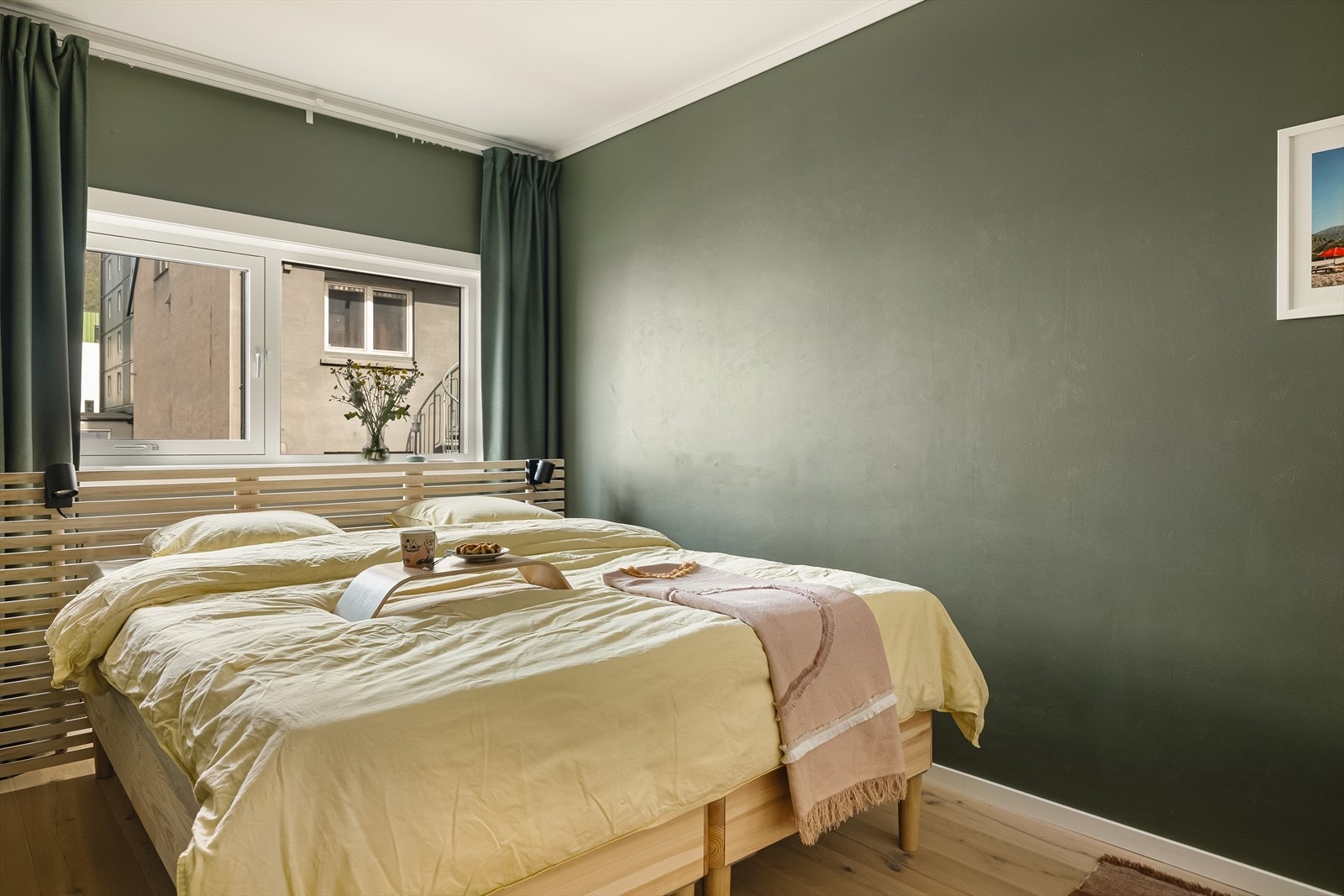 Leiligheten har tre soverom, som måler henholdsvis 11,6 kvm, 11,3 kvm og 6,3 kvm. Galleribilde