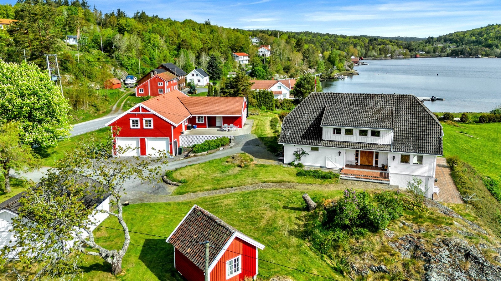 Solrikt tun med god utsikt Galleribilde