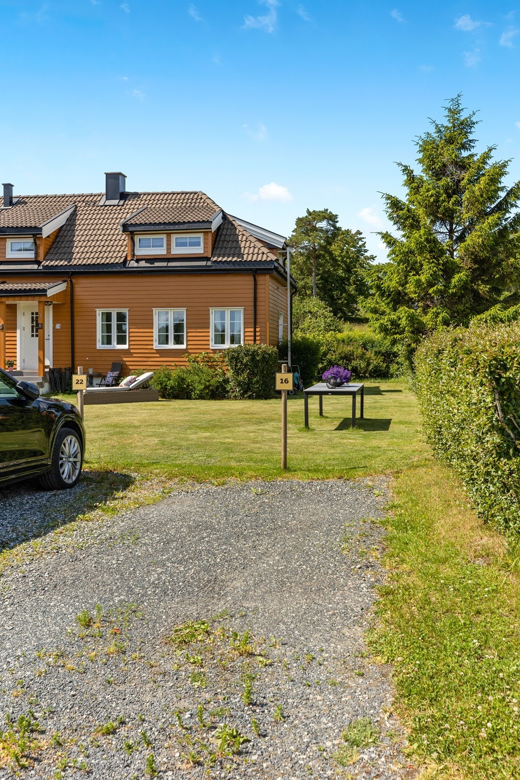 Det medfølger merket parkeringsplass til leiligheten. Galleribilde