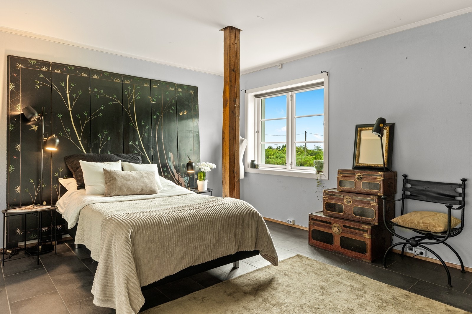 Hovedsoverommet er av god størrelse og plass til dobbeltseng. Galleribilde