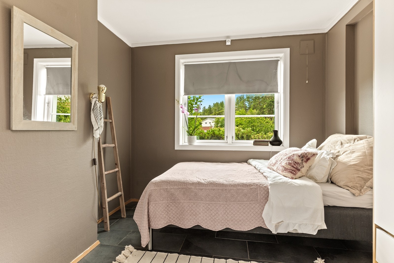 Det andre soverommet passer godt som gjesterom, barnerom eller kontor. Galleribilde