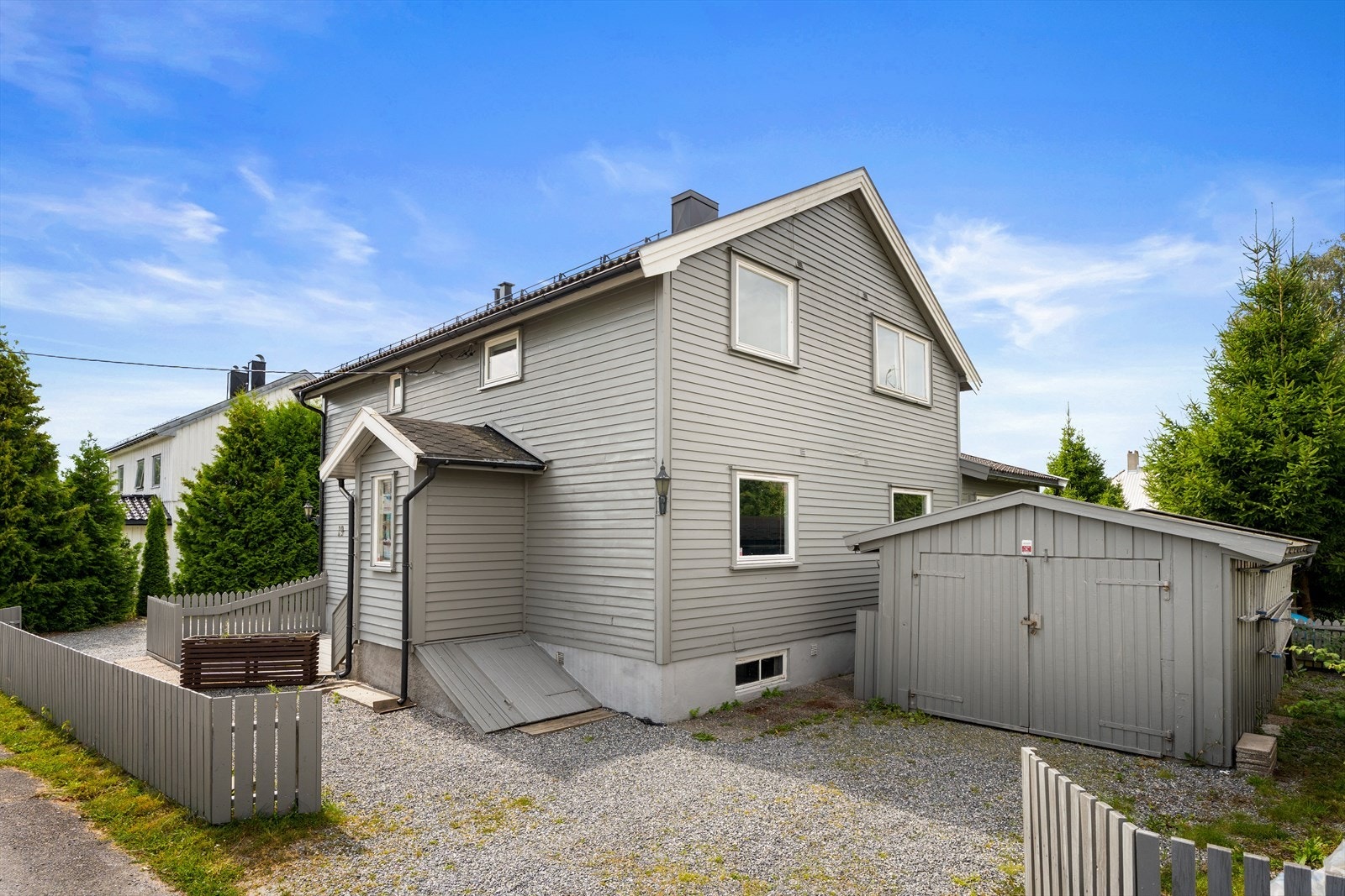 Parkering i garasje og på egen gårdsplass Galleribilde