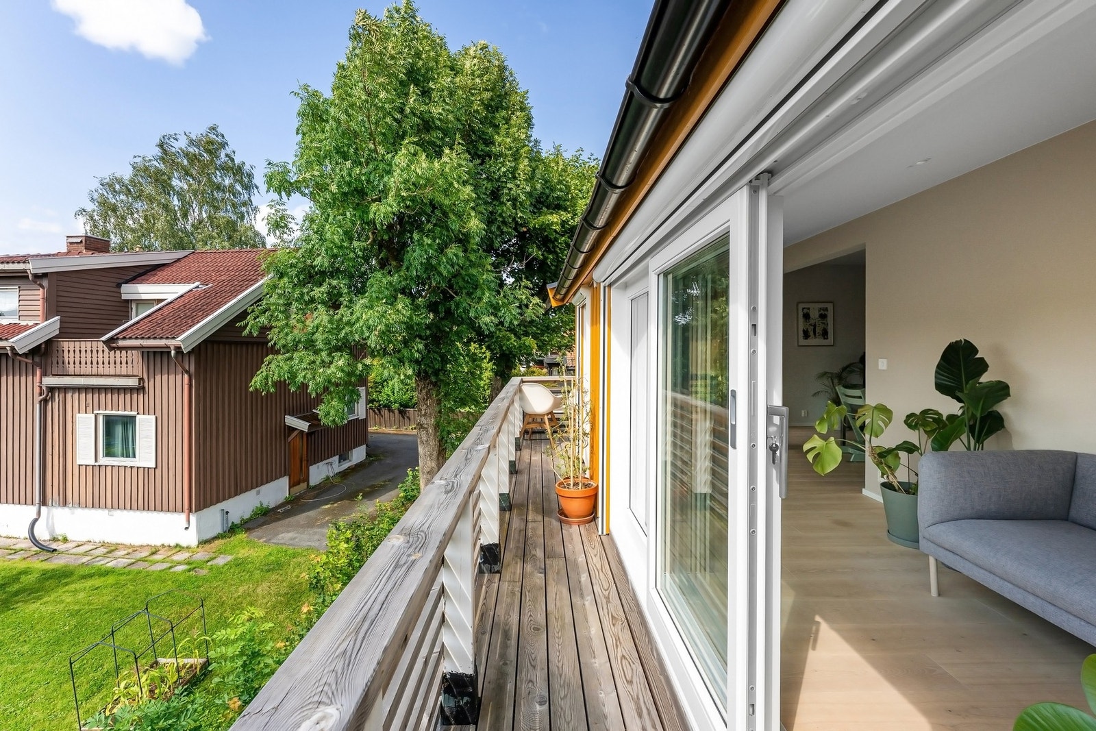 Skyvedøren gir en sømløs overgang mellom ute og inne. Galleribilde