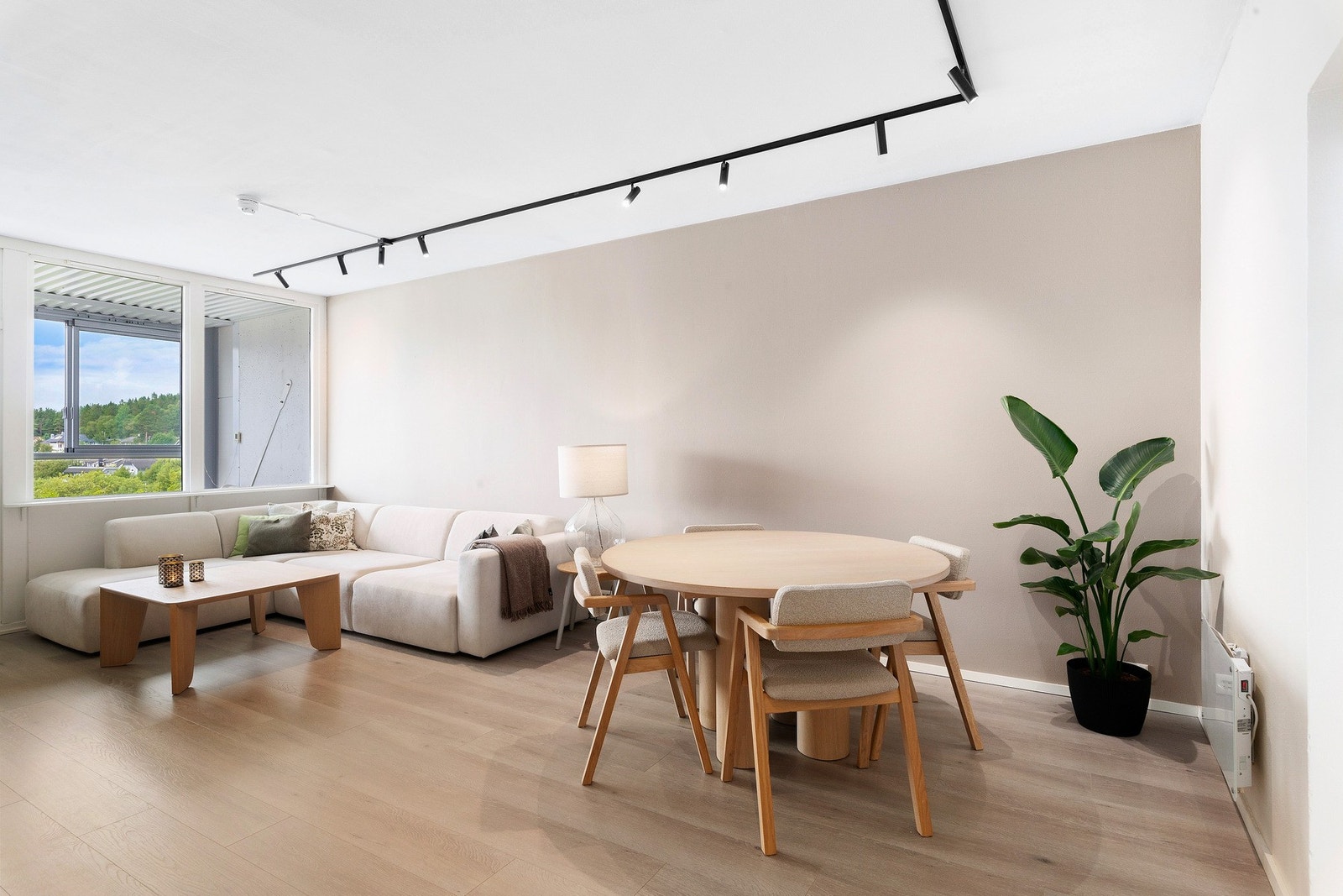 Dersom du har spørsmål i forkant av visningen så ringer du til Sissel Longva på 954 59 852. Galleribilde