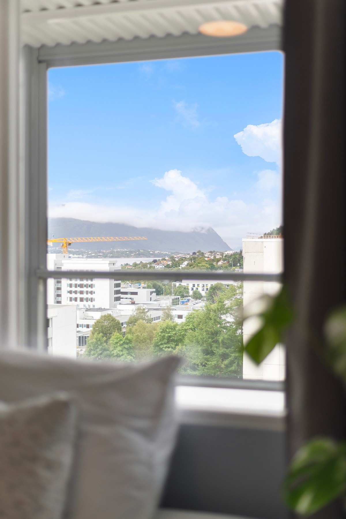 Utsikt mot vest fra det ene soverommet. Galleribilde