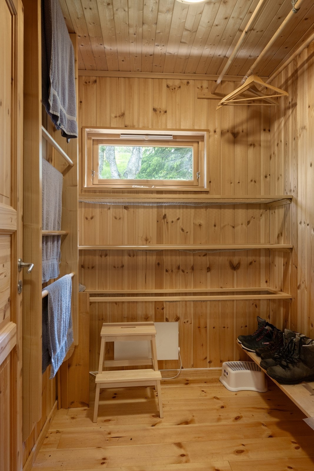 Rommet ved siden av badet er innredet som tørkerom. Galleribilde